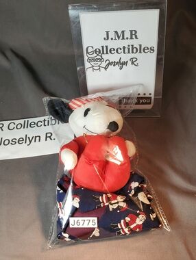 Peanuts Snoopy & Santa Christmas Tie and Plush Toy Bundle
